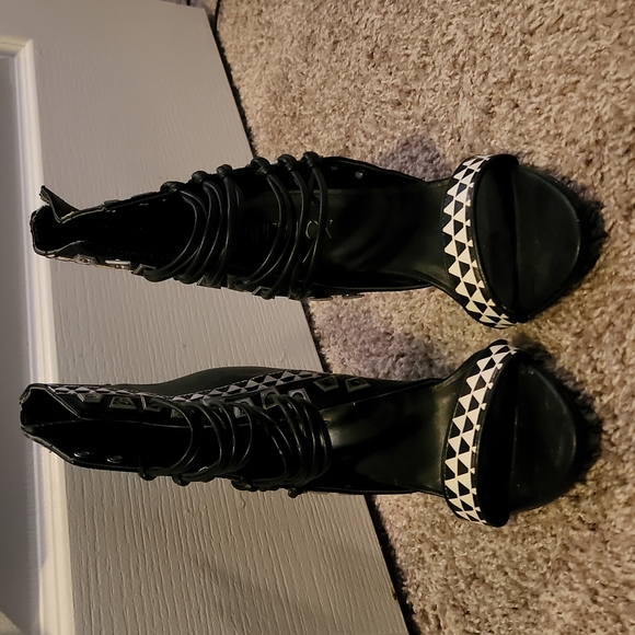 Heels - Picture 2 of 3